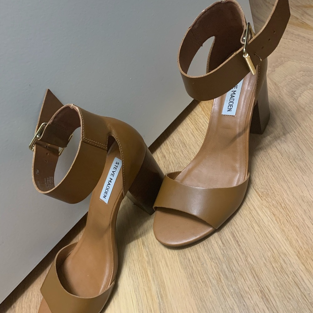 Thick heel summer heel sandal in brown, no box